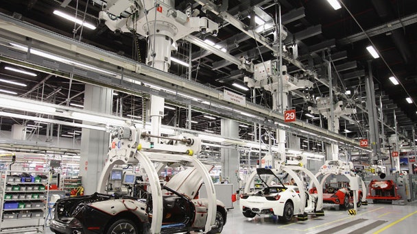 Dentro de la gigantesca fábrica de Ferrari: línea de producción de superdeportivos