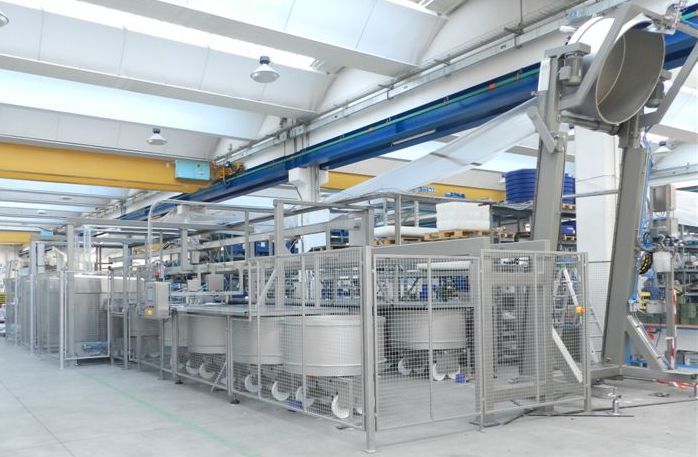 Fábrica de procesamiento de pan - Línea de producción automatizada con máquinas de alta tecnología.