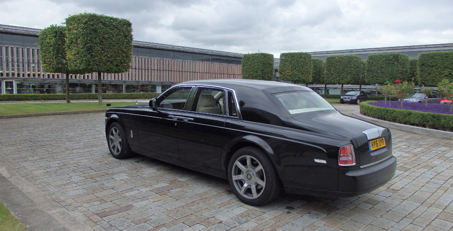 La mejor fábrica de Inglaterra: la línea de producción manual de Rolls Royce más lujosa