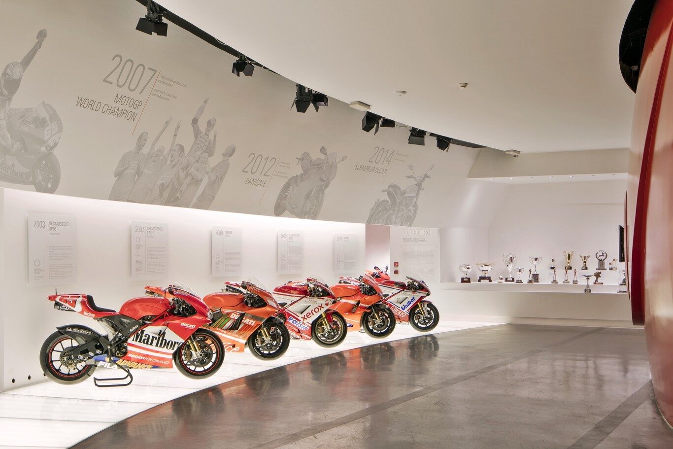 La mejor fábrica italiana de motos: dentro de la línea de producción de Ducati Construyendo motos a mano