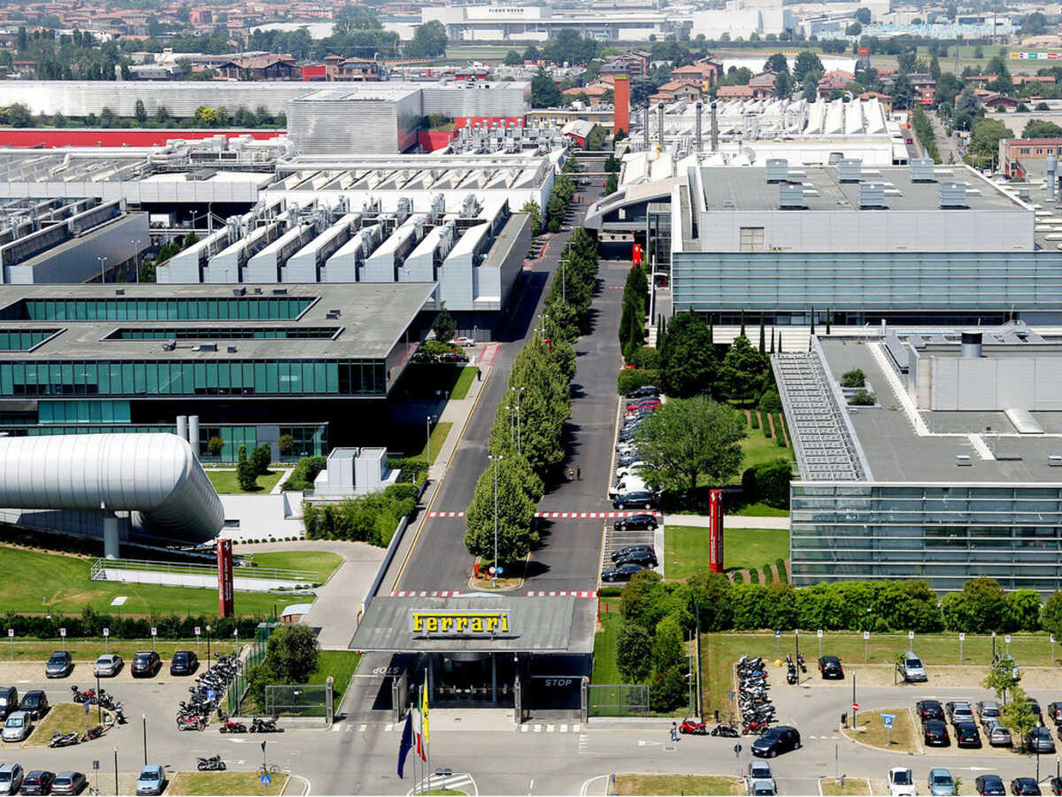 Línea de producción de Ferrari en Europa - Fábrica de Maranello