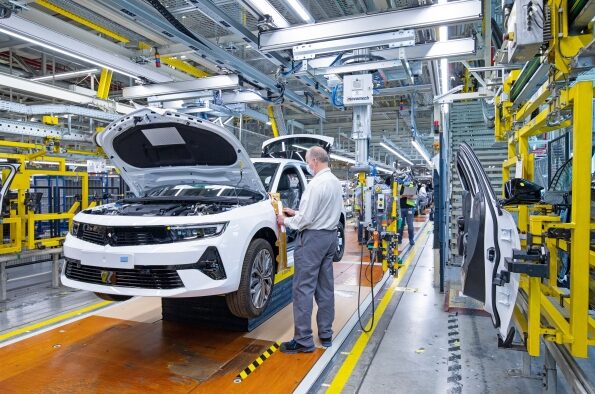 Línea de producción del Opel Astra 2022, planta de Russelsheim